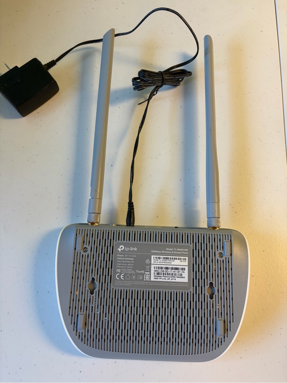 TP-Link 300Mbps Wireless N Access Point TL-WA801ND version 5.8 Router Extender - Picture 3 of 6